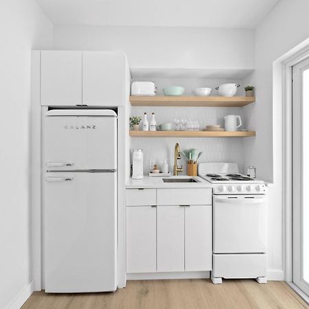 M Lake Worth Beach - Modern Villas Near West Palm Beach, Chic Retro Vibes, King Bed, Cozy Backyard, Bbq, Workspace, High-Speed Internet, Free Parking, 5 Minutes To Downtown & Beach Exteriör bild