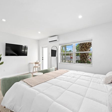 M Lake Worth Beach - Modern Villas Near West Palm Beach, Chic Retro Vibes, King Bed, Cozy Backyard, Bbq, Workspace, High-Speed Internet, Free Parking, 5 Minutes To Downtown & Beach Exteriör bild