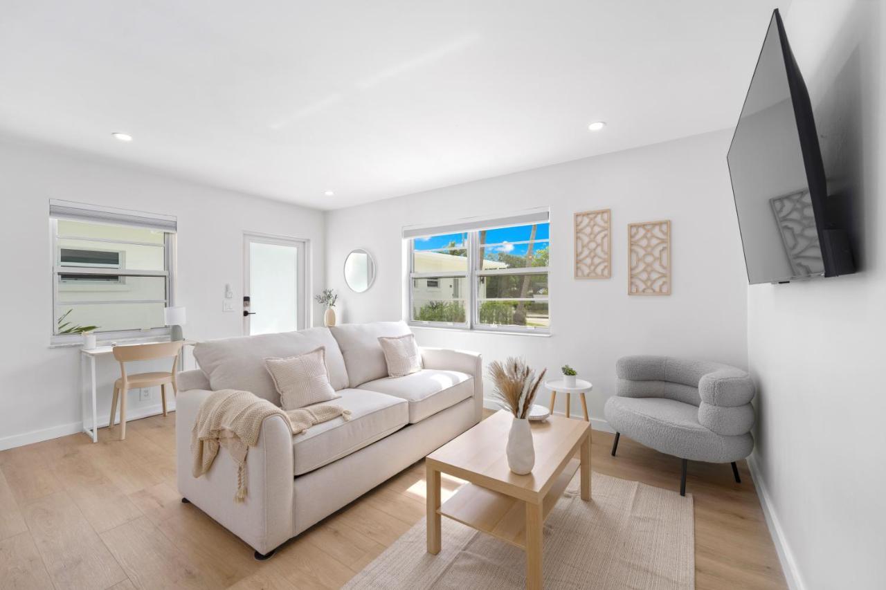 M Lake Worth Beach - Modern Villas Near West Palm Beach, Chic Retro Vibes, King Bed, Cozy Backyard, Bbq, Workspace, High-Speed Internet, Free Parking, 5 Minutes To Downtown & Beach Exteriör bild