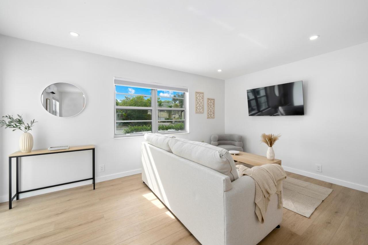 M Lake Worth Beach - Modern Villas Near West Palm Beach, Chic Retro Vibes, King Bed, Cozy Backyard, Bbq, Workspace, High-Speed Internet, Free Parking, 5 Minutes To Downtown & Beach Exteriör bild