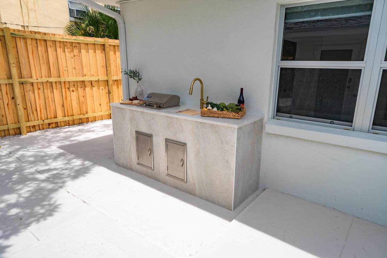 M Lake Worth Beach - Modern Villas Near West Palm Beach, Chic Retro Vibes, King Bed, Cozy Backyard, Bbq, Workspace, High-Speed Internet, Free Parking, 5 Minutes To Downtown & Beach Exteriör bild