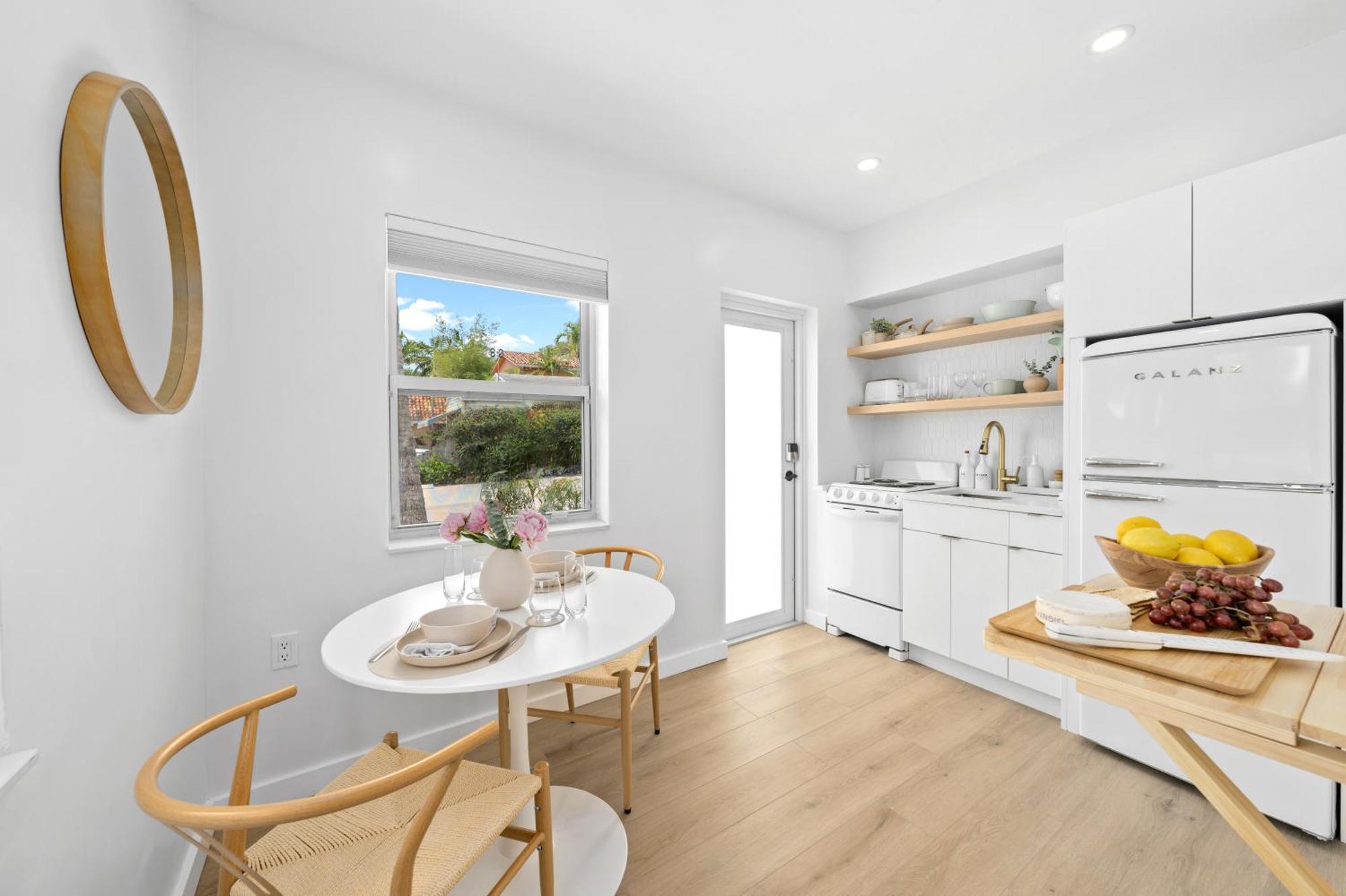 M Lake Worth Beach - Modern Villas Near West Palm Beach, Chic Retro Vibes, King Bed, Cozy Backyard, Bbq, Workspace, High-Speed Internet, Free Parking, 5 Minutes To Downtown & Beach Exteriör bild