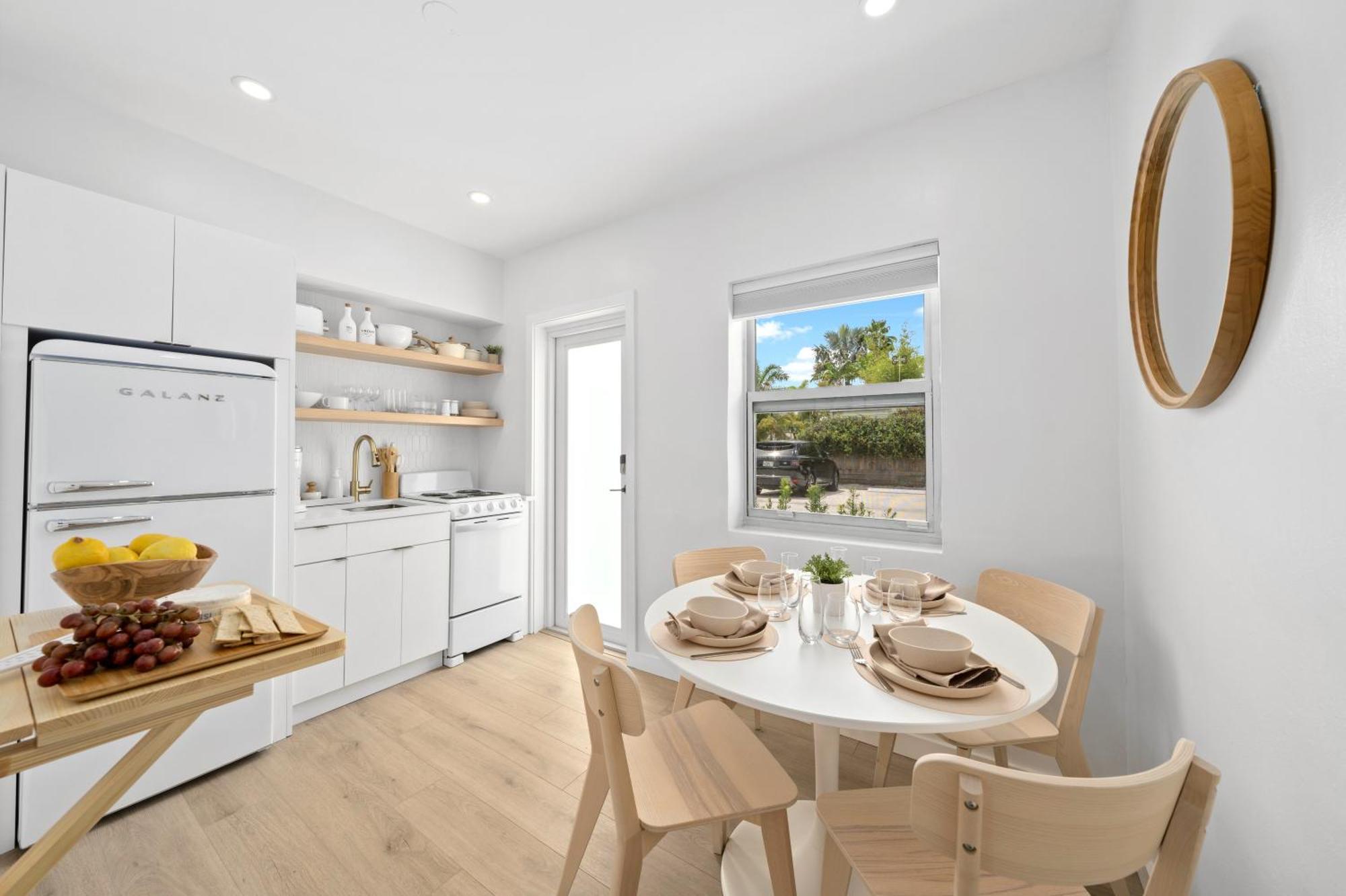 M Lake Worth Beach - Modern Villas Near West Palm Beach, Chic Retro Vibes, King Bed, Cozy Backyard, Bbq, Workspace, High-Speed Internet, Free Parking, 5 Minutes To Downtown & Beach Exteriör bild