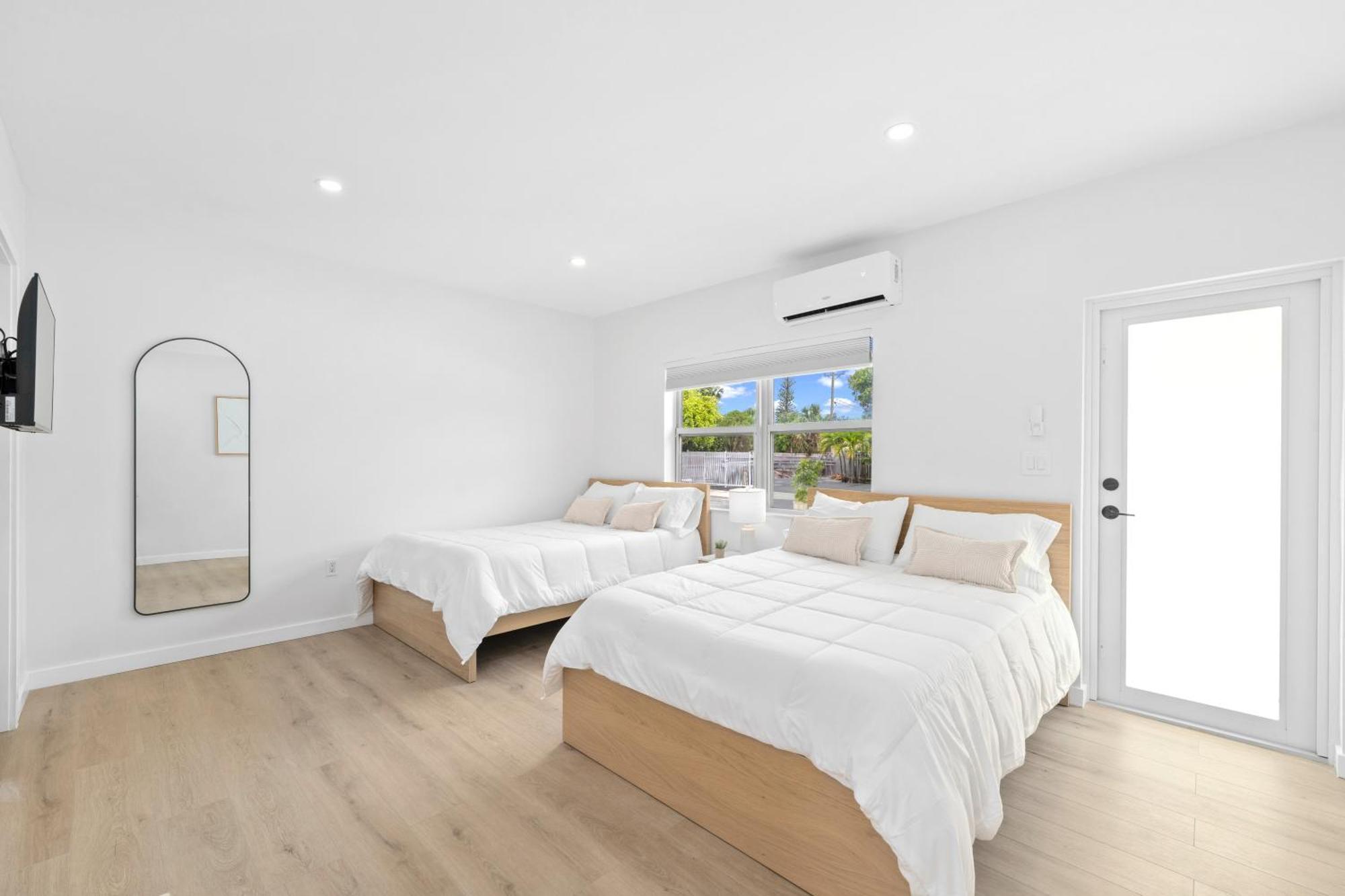 M Lake Worth Beach - Modern Villas Near West Palm Beach, Chic Retro Vibes, King Bed, Cozy Backyard, Bbq, Workspace, High-Speed Internet, Free Parking, 5 Minutes To Downtown & Beach Exteriör bild