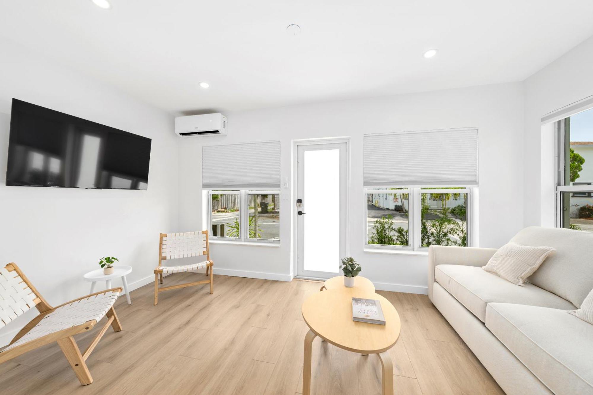 M Lake Worth Beach - Modern Villas Near West Palm Beach, Chic Retro Vibes, King Bed, Cozy Backyard, Bbq, Workspace, High-Speed Internet, Free Parking, 5 Minutes To Downtown & Beach Exteriör bild