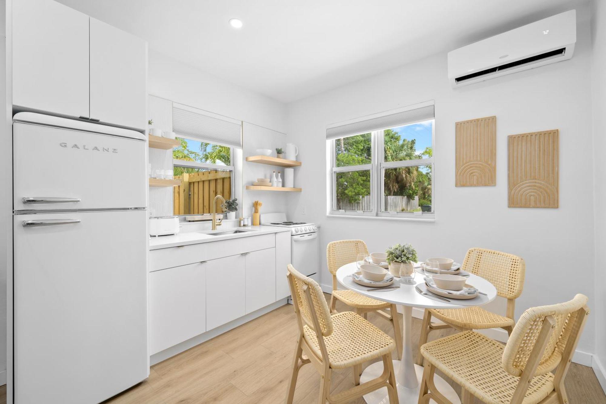M Lake Worth Beach - Modern Villas Near West Palm Beach, Chic Retro Vibes, King Bed, Cozy Backyard, Bbq, Workspace, High-Speed Internet, Free Parking, 5 Minutes To Downtown & Beach Exteriör bild