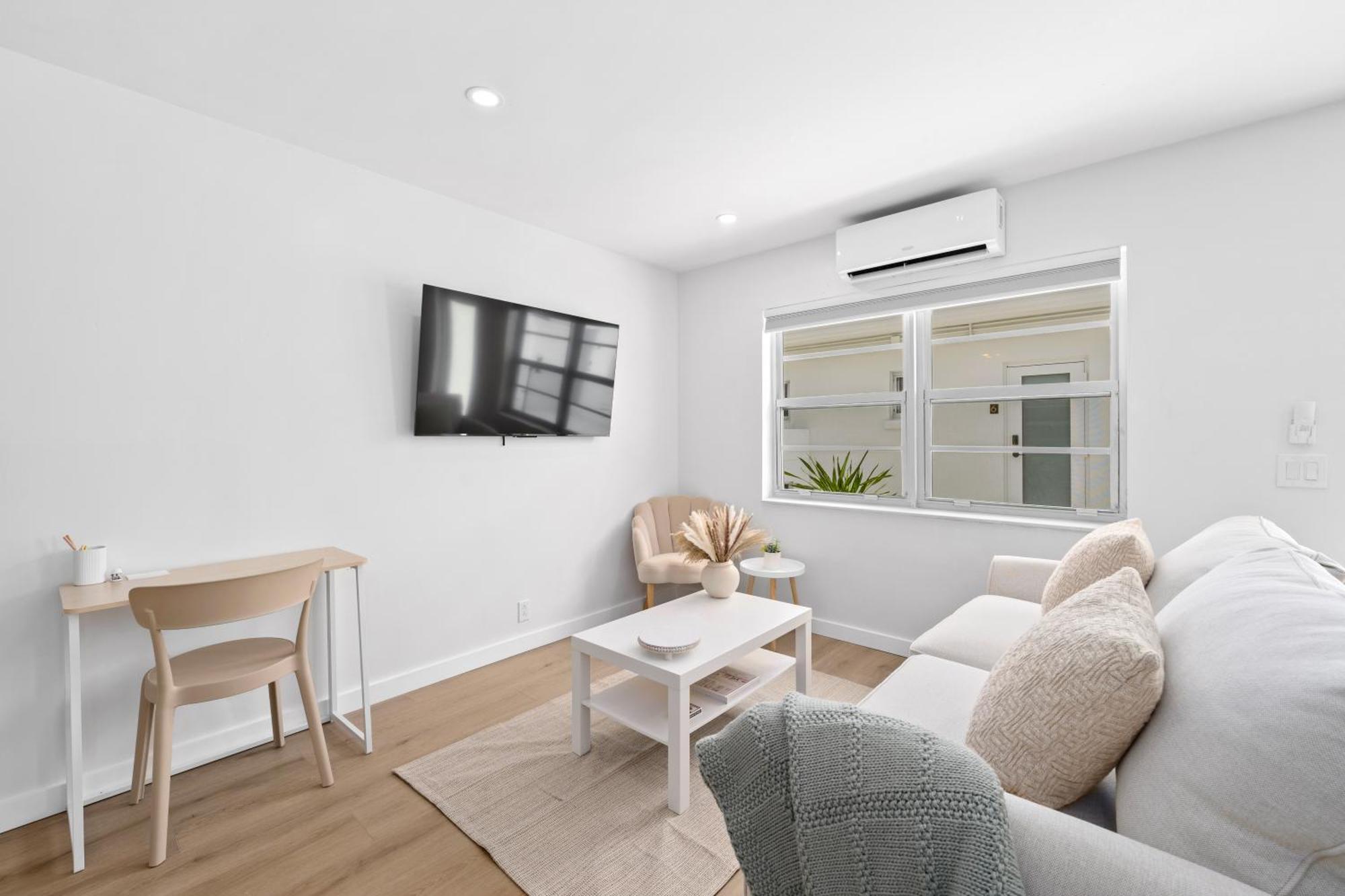 M Lake Worth Beach - Modern Villas Near West Palm Beach, Chic Retro Vibes, King Bed, Cozy Backyard, Bbq, Workspace, High-Speed Internet, Free Parking, 5 Minutes To Downtown & Beach Exteriör bild