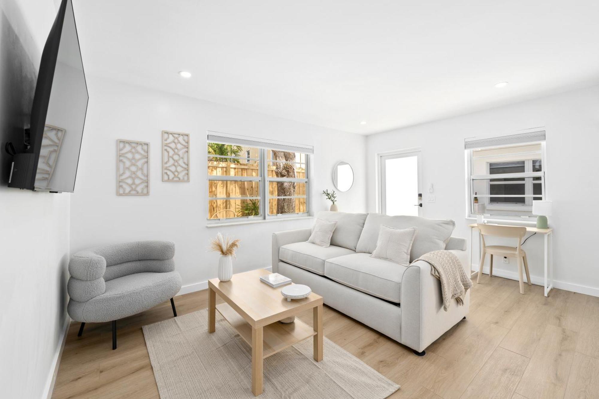 M Lake Worth Beach - Modern Villas Near West Palm Beach, Chic Retro Vibes, King Bed, Cozy Backyard, Bbq, Workspace, High-Speed Internet, Free Parking, 5 Minutes To Downtown & Beach Exteriör bild